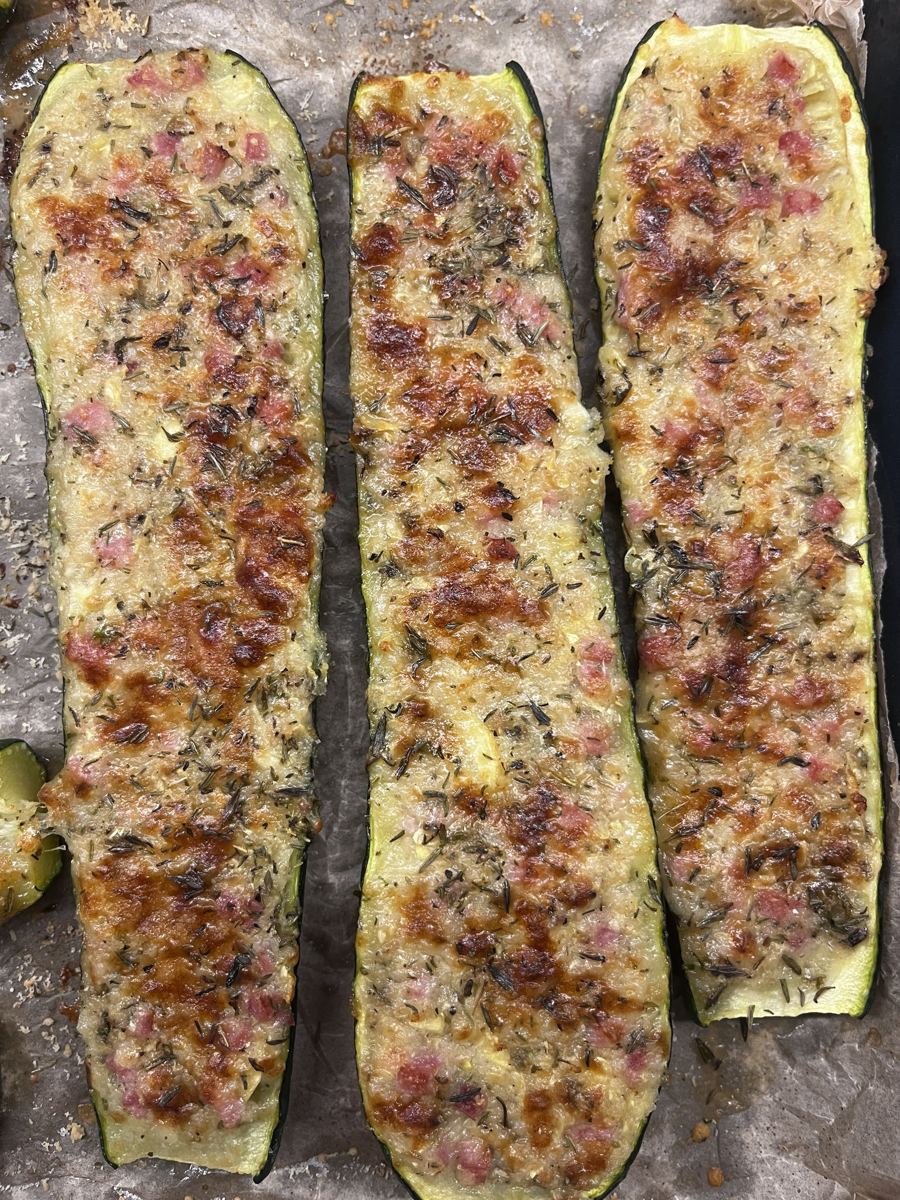 ham and mozzarella stuffed zucchini